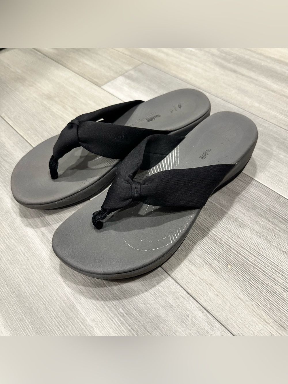 Clarks Cloudsteppers Wo's Sz 8M Arla Glison Thong Flip Flop Wedge Black Sandals